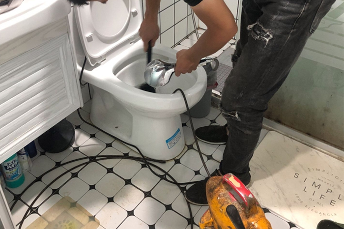 临泽马桶堵塞自己疏通还是找师傅？专业上门服务让你省时更省心